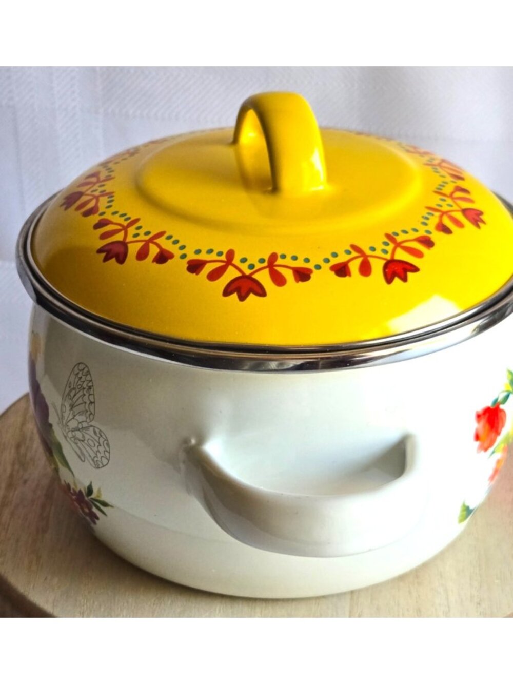 The Pioneer Woman Breezy Blossom Enamel 1 QT Mini Dutch Oven White and Yellow - Picture 4 of 10